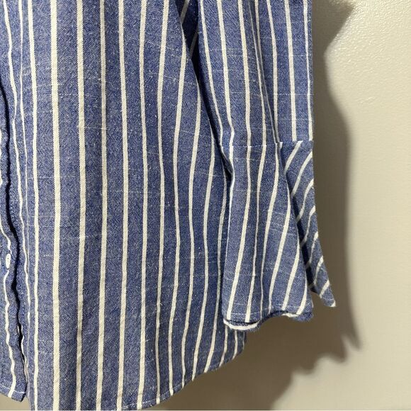 Lipslide blue and white striped off the shoulder top. Size M - Picture 3 of 6